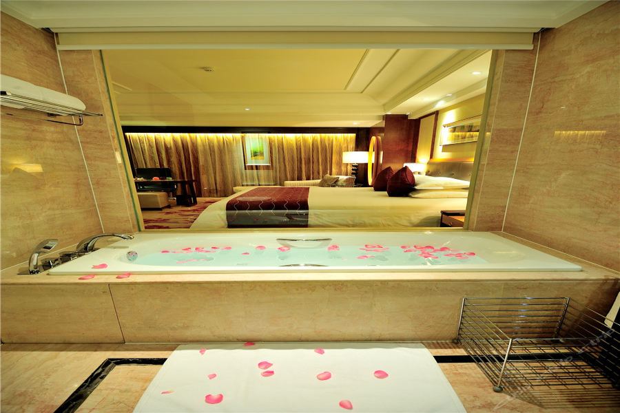 Фото Grand New Century Hotel Ninghai Jinhai