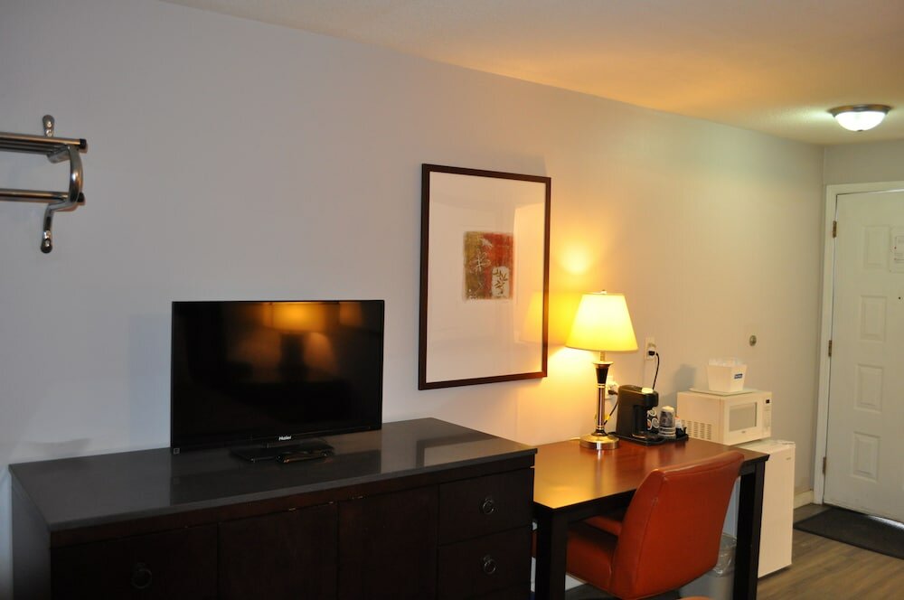 Фото Travelodge by Wyndham Langley City