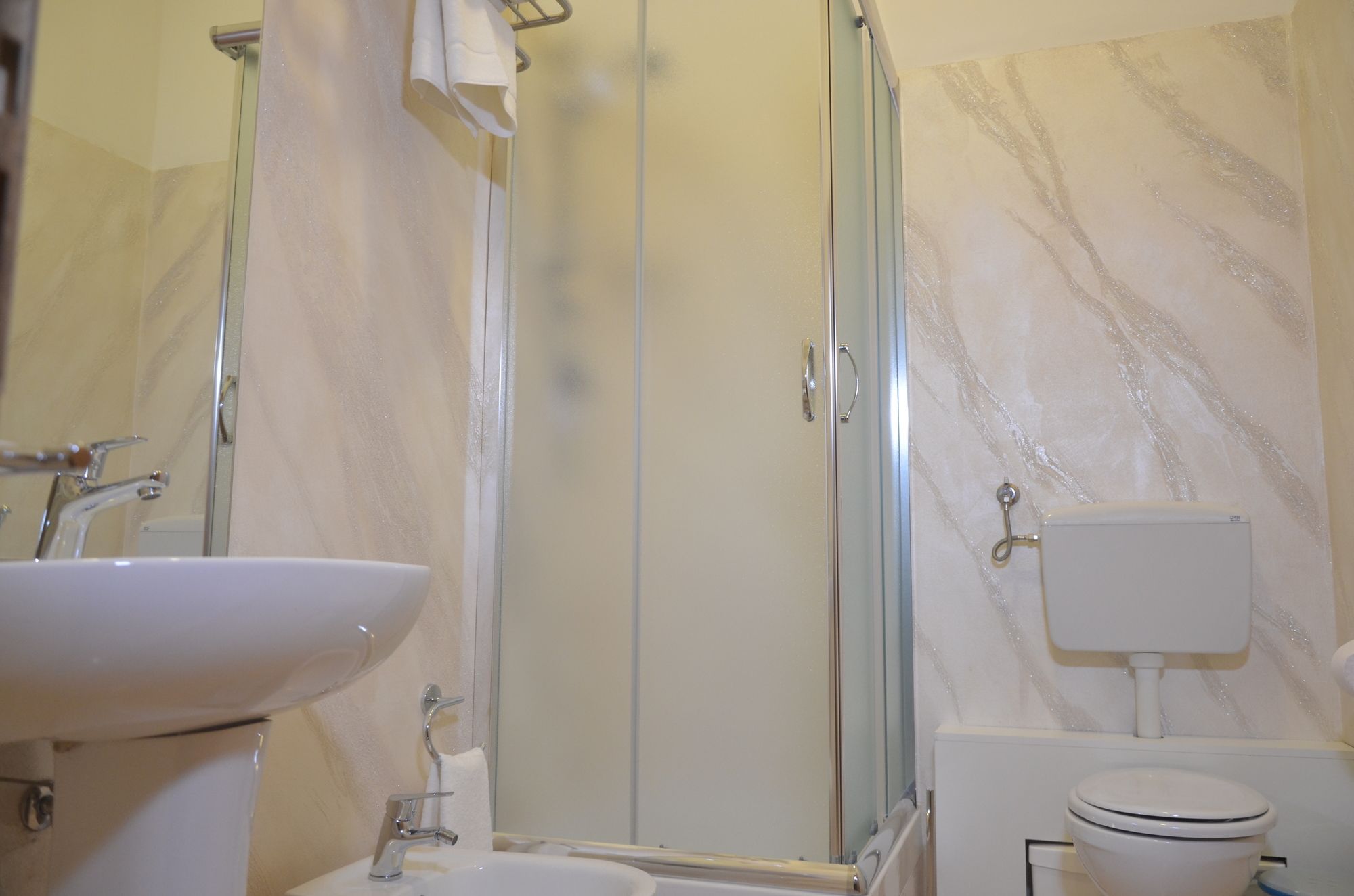 Фото Moonlight Hotel & Suites