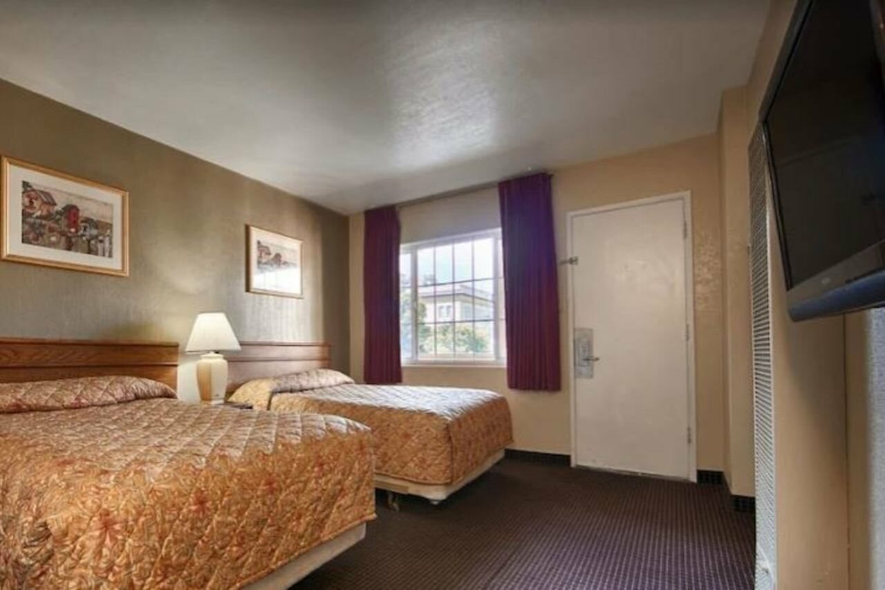 Фото Civic Center Inn