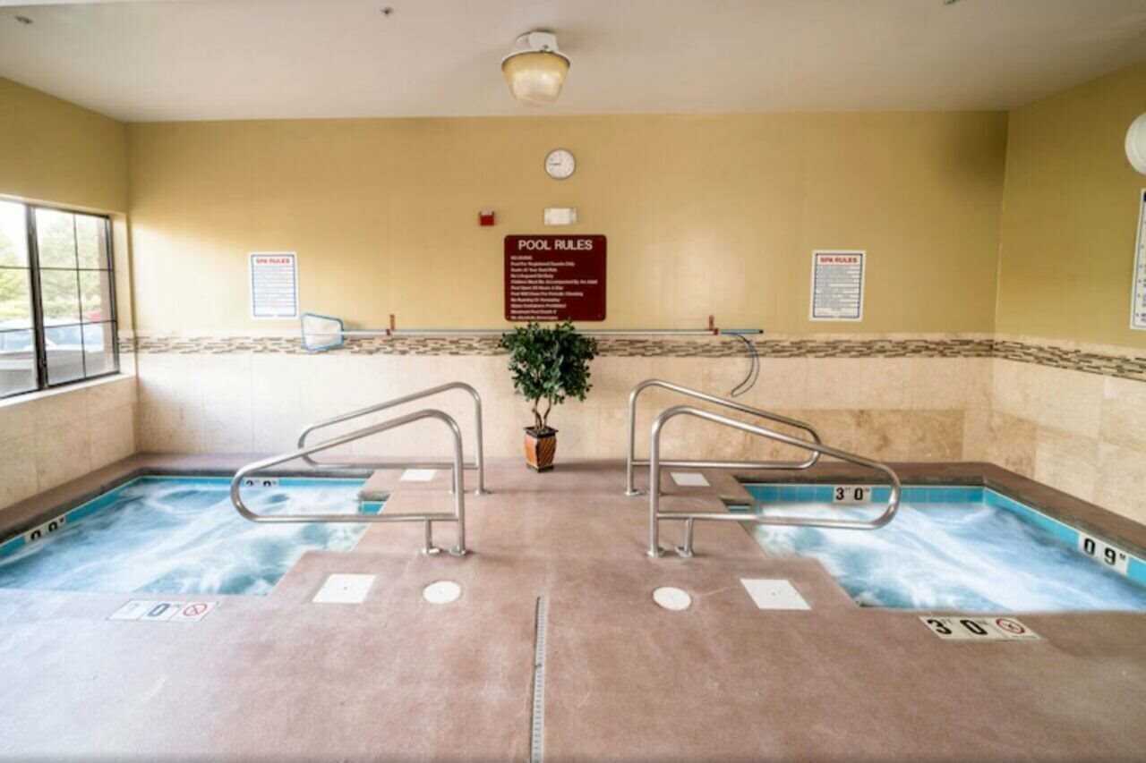 Фото AmericInn by Wyndham Denver Airport