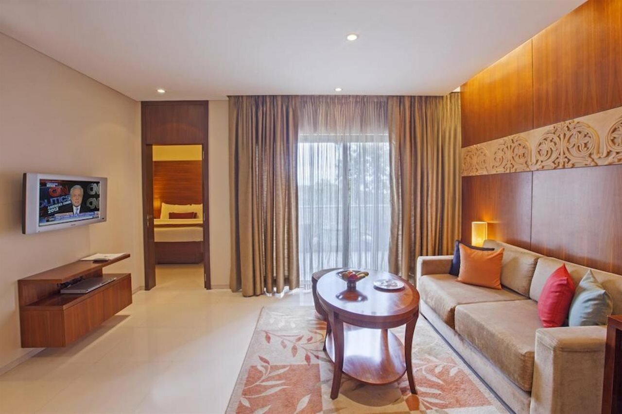 Фото Oakwood Residence Naylor Road Pune