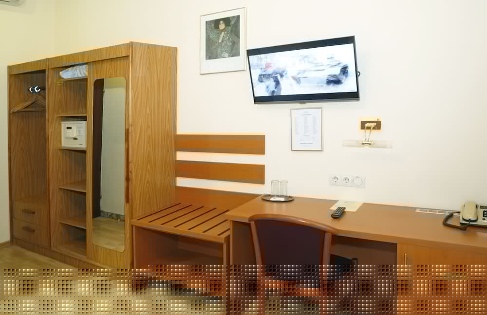 Фото Continental Hotel-Pension