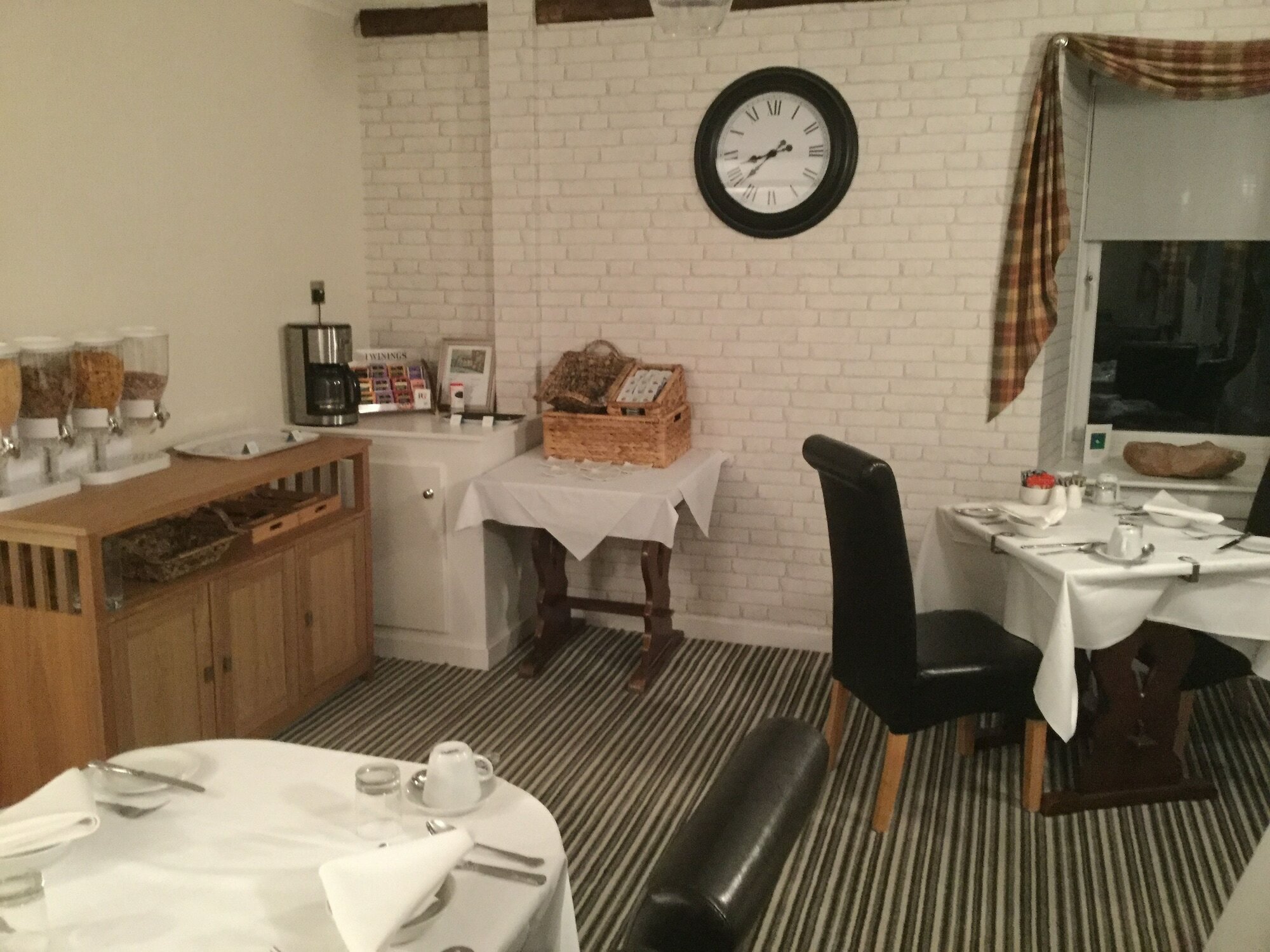 Фото Oyo Inverour Guest House