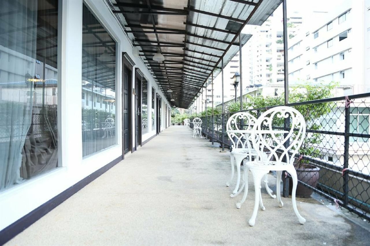 Фото Boss Suites Nana Hotel