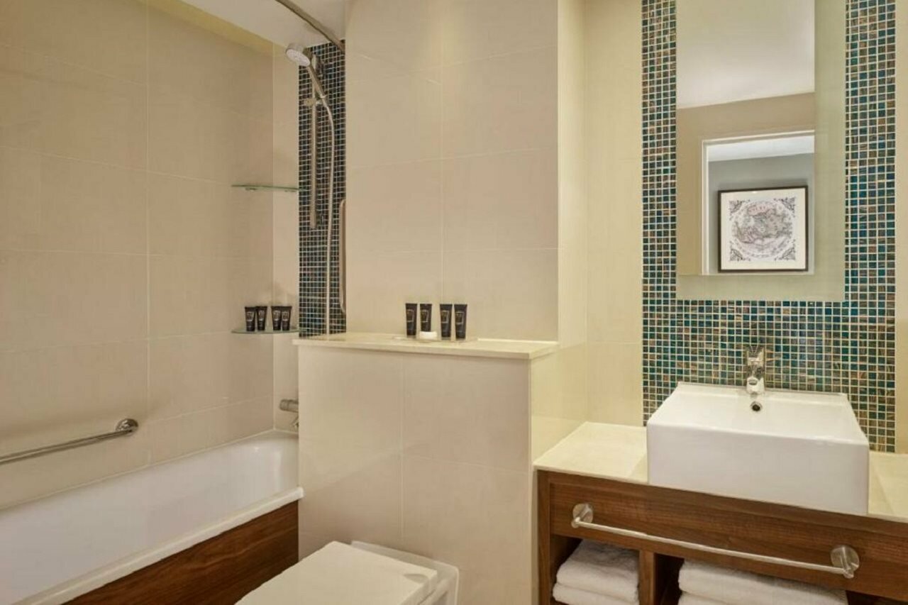 Фото 100 Queen's Gate Hotel London Kensington, Curio Collection by Hilton
