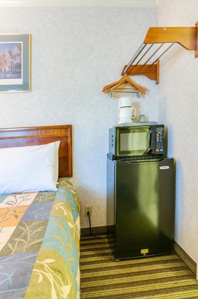 Фото Francisco Bay Inn