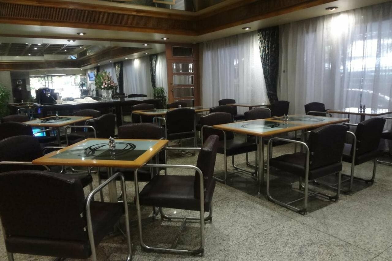 Фото Hotel Midtown Pritam