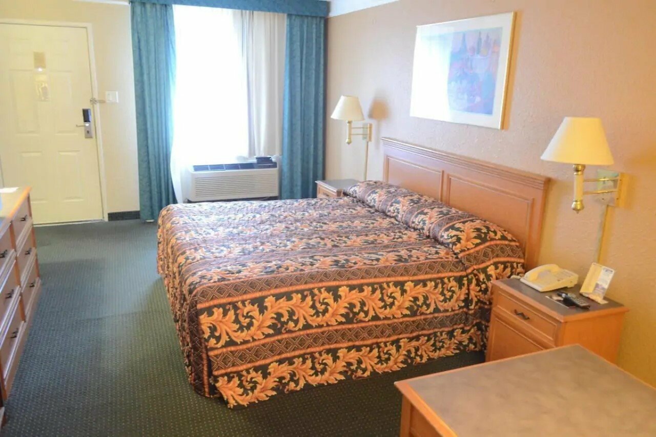 Фото America's Inn Sugarland Stafford