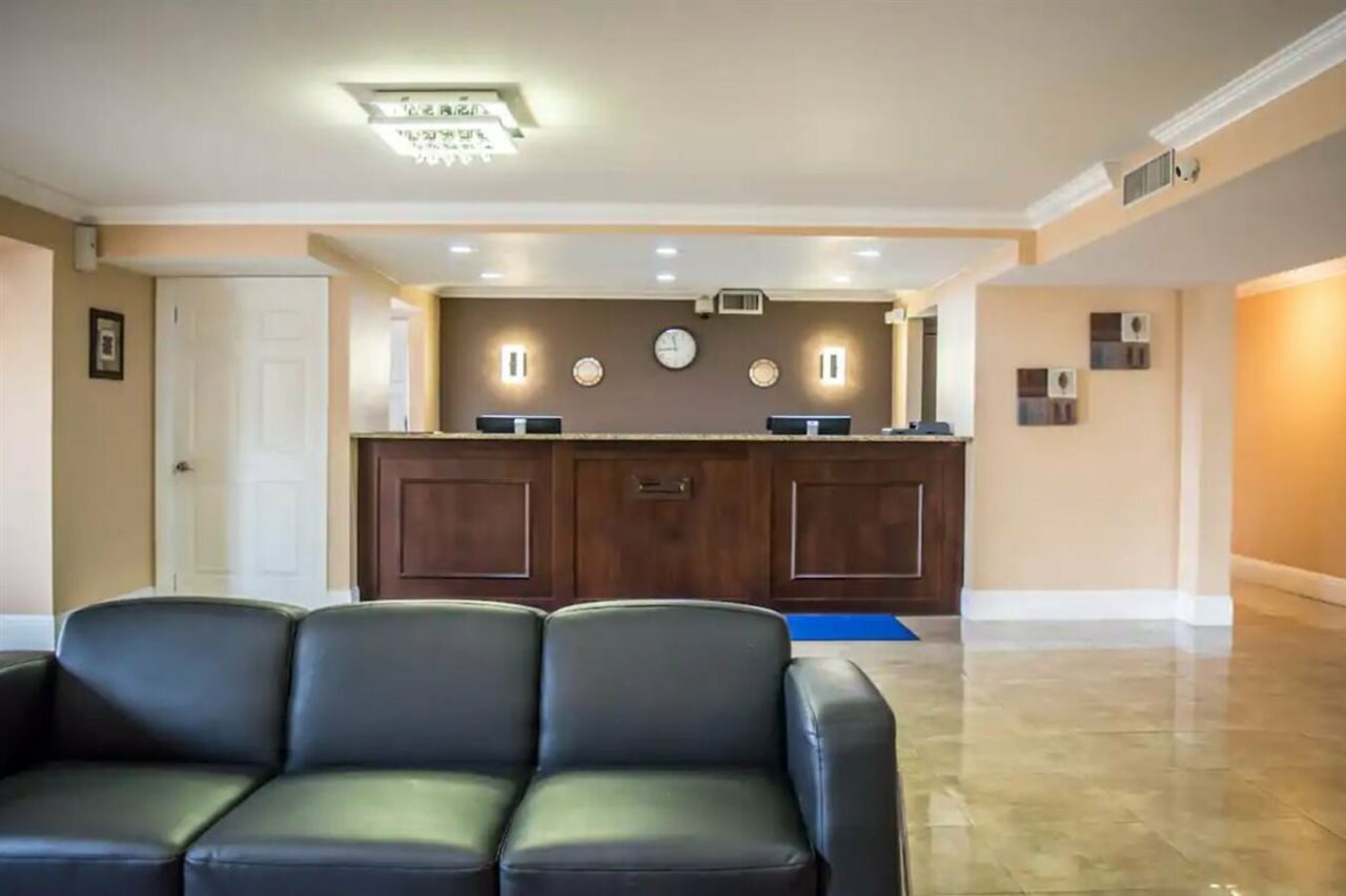 Фото Rodeway Inn Near Ybor City - Casino