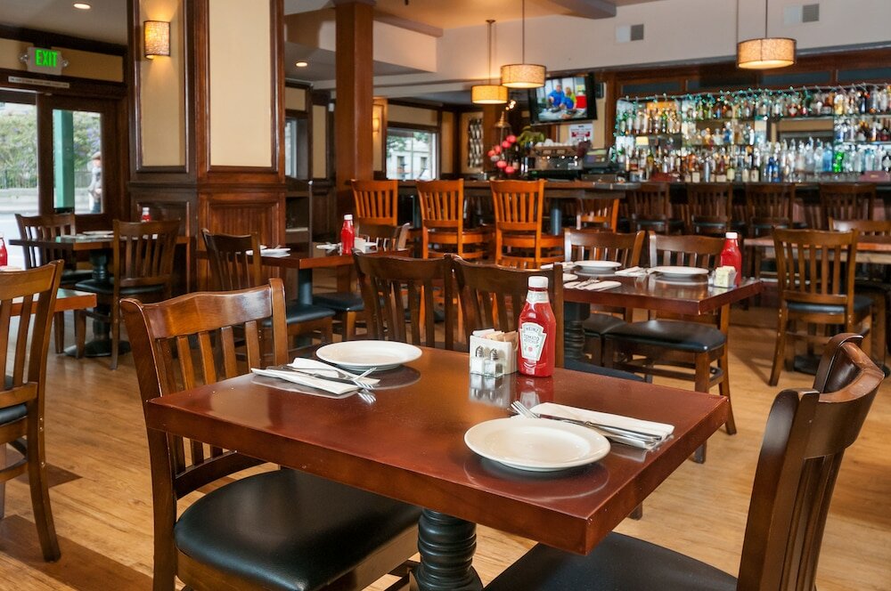 Фото The Pickwick Hotel