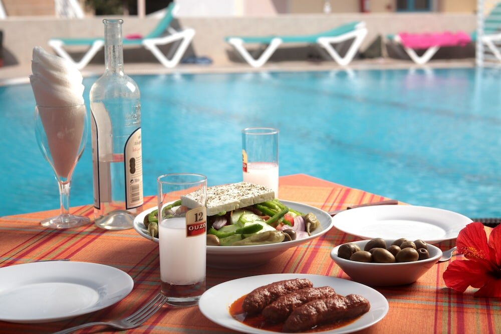 Фото Marietta Hotel & Apartments