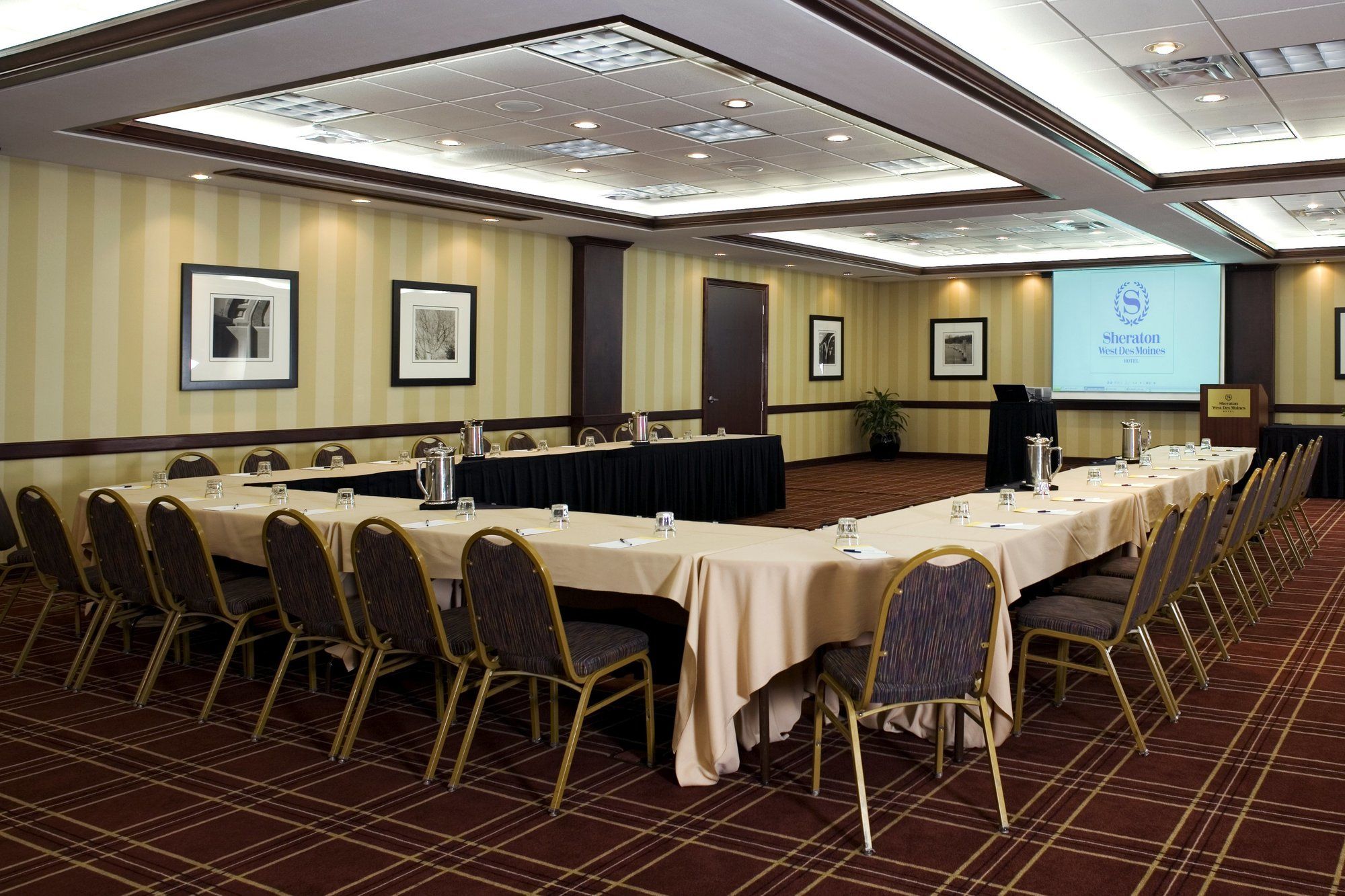 Фото Sheraton West Des Moines Hotel