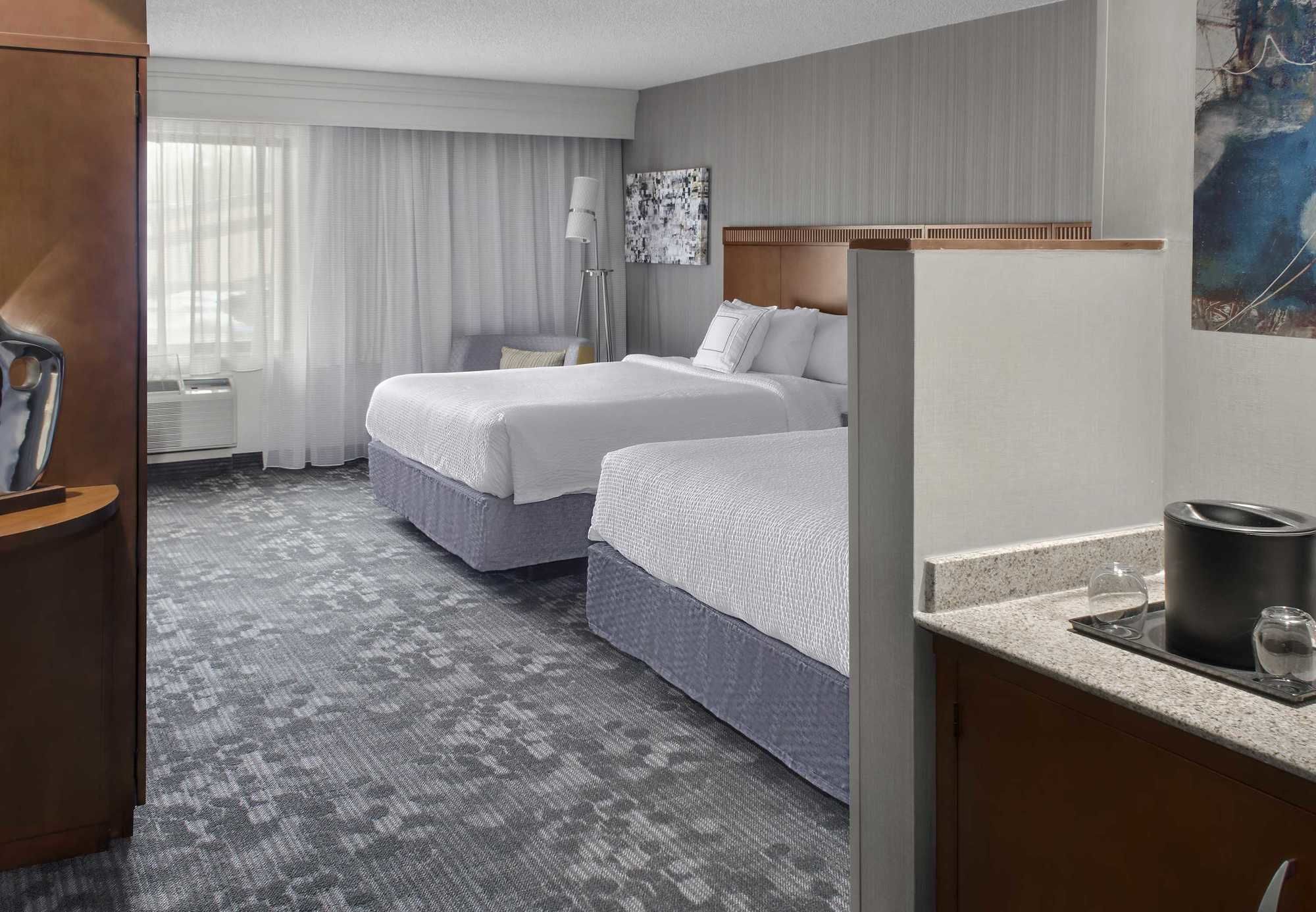 Фото Courtyard by Marriott Paramus