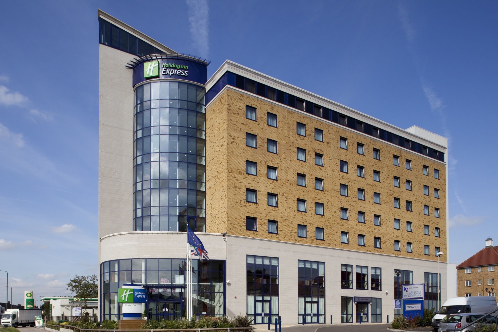 Фото Holiday Inn Express London - Newbury Park, an Ihg Hotel