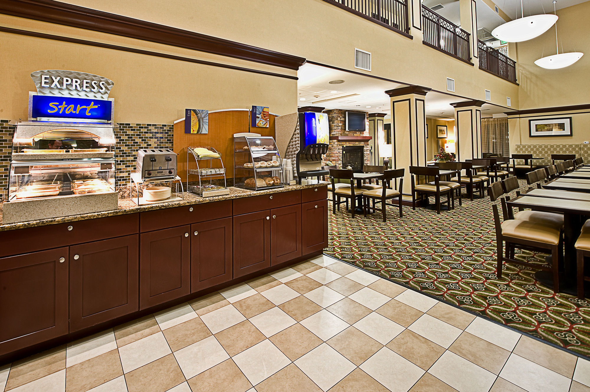Фото Holiday Inn Express & Suites Phoenix - Glendale Sports Dist, an Ihg Hotel