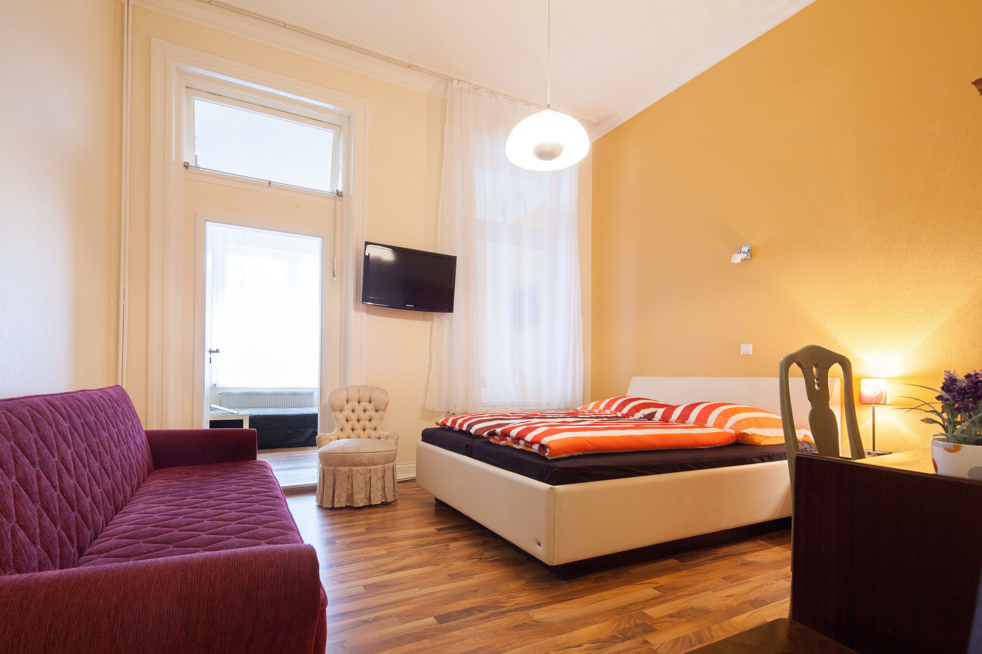 Фото отеля 2