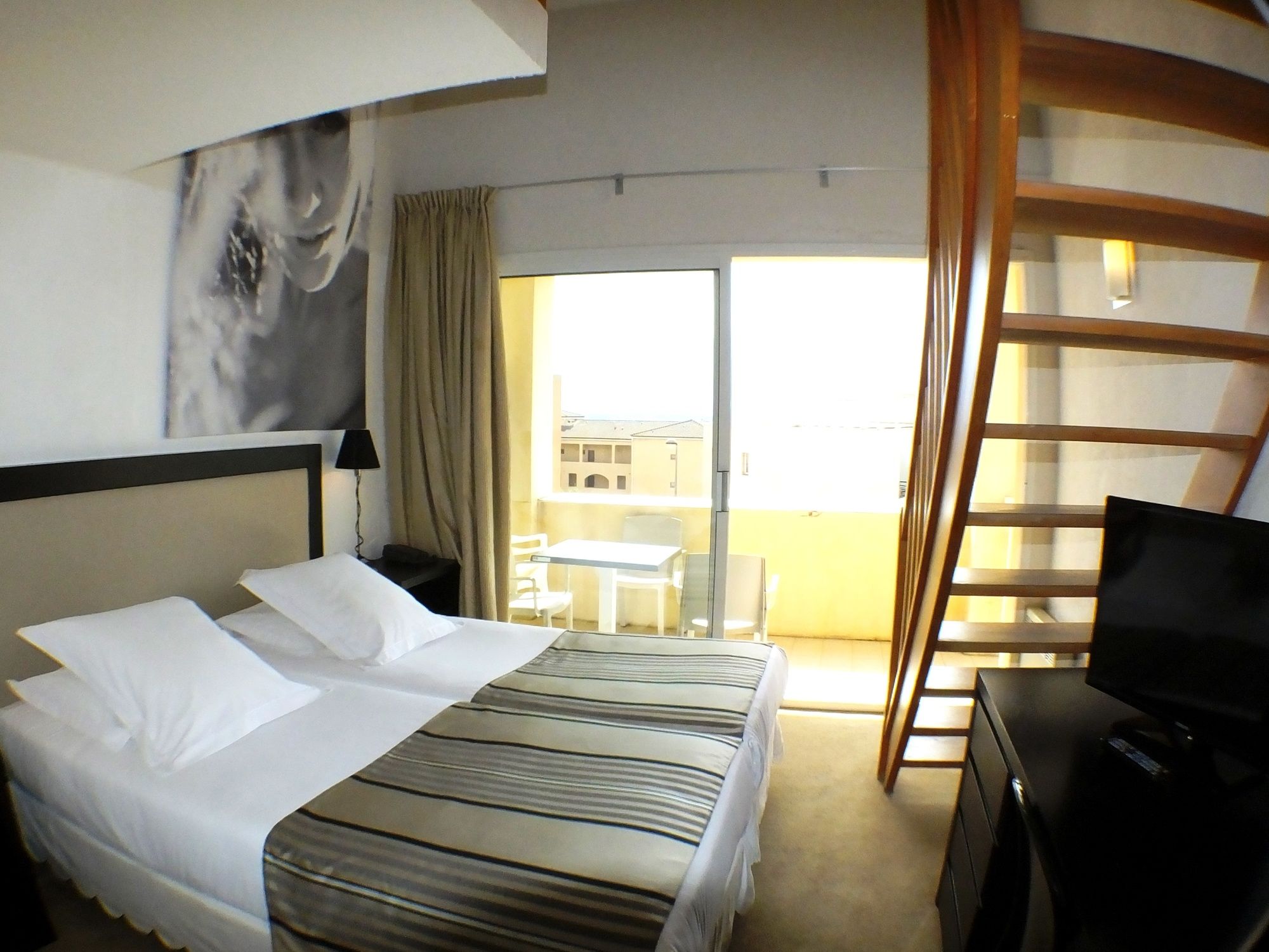 Фото Hotel Mariana