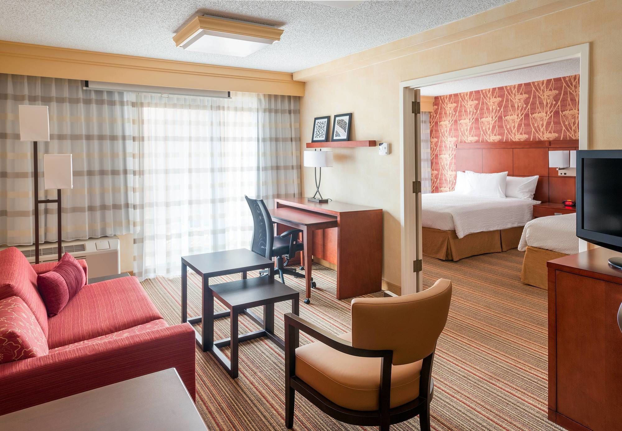 Фото Courtyard by Marriott Des Moines West Clive