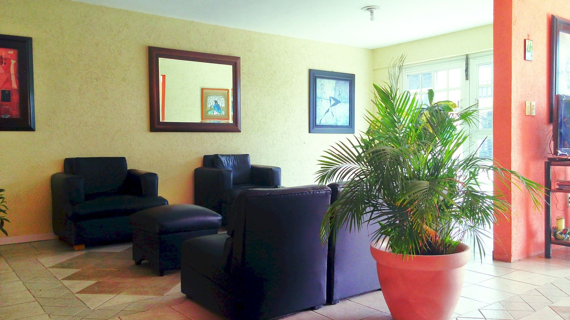 Фото Hotel Plaza Jardín