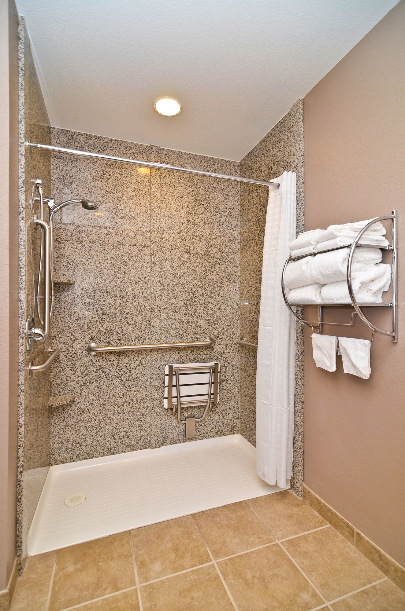 Фото Best Western Plus Carousel Inn & Suites