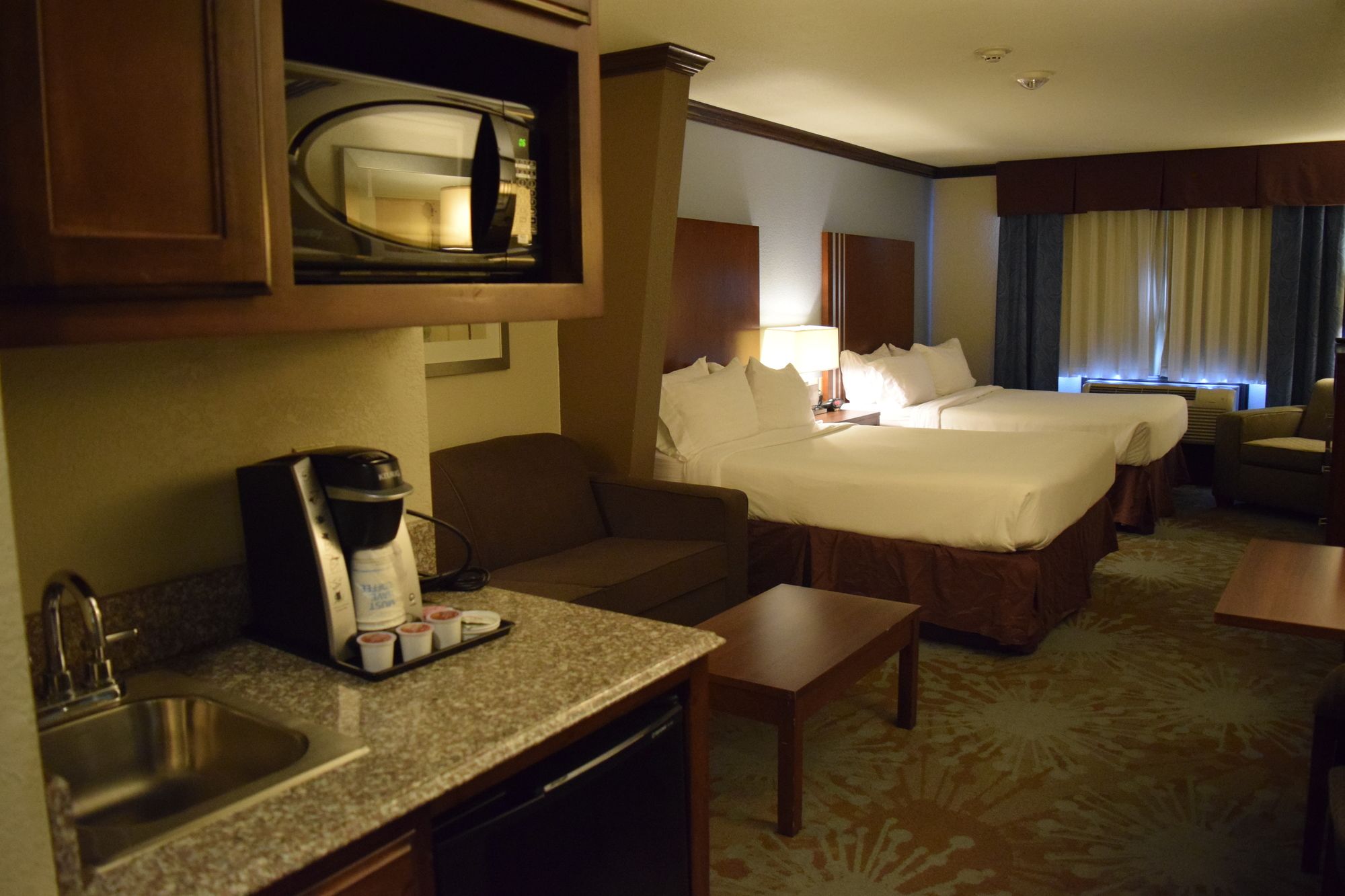 Фото Holiday Inn Express Hotel & Suites Near Seaworld, an Ihg Hotel