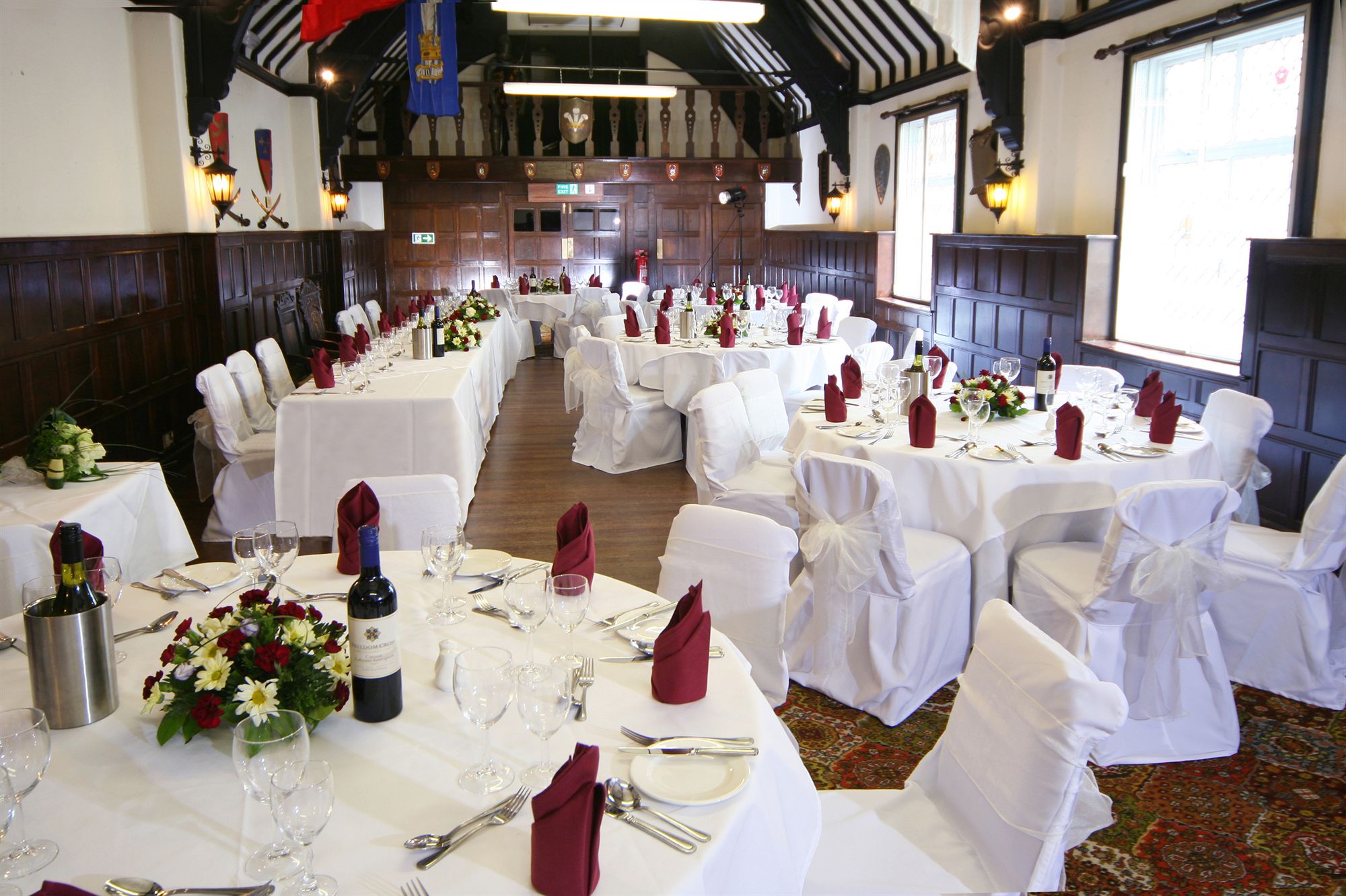 Фото The Feathers Hotel