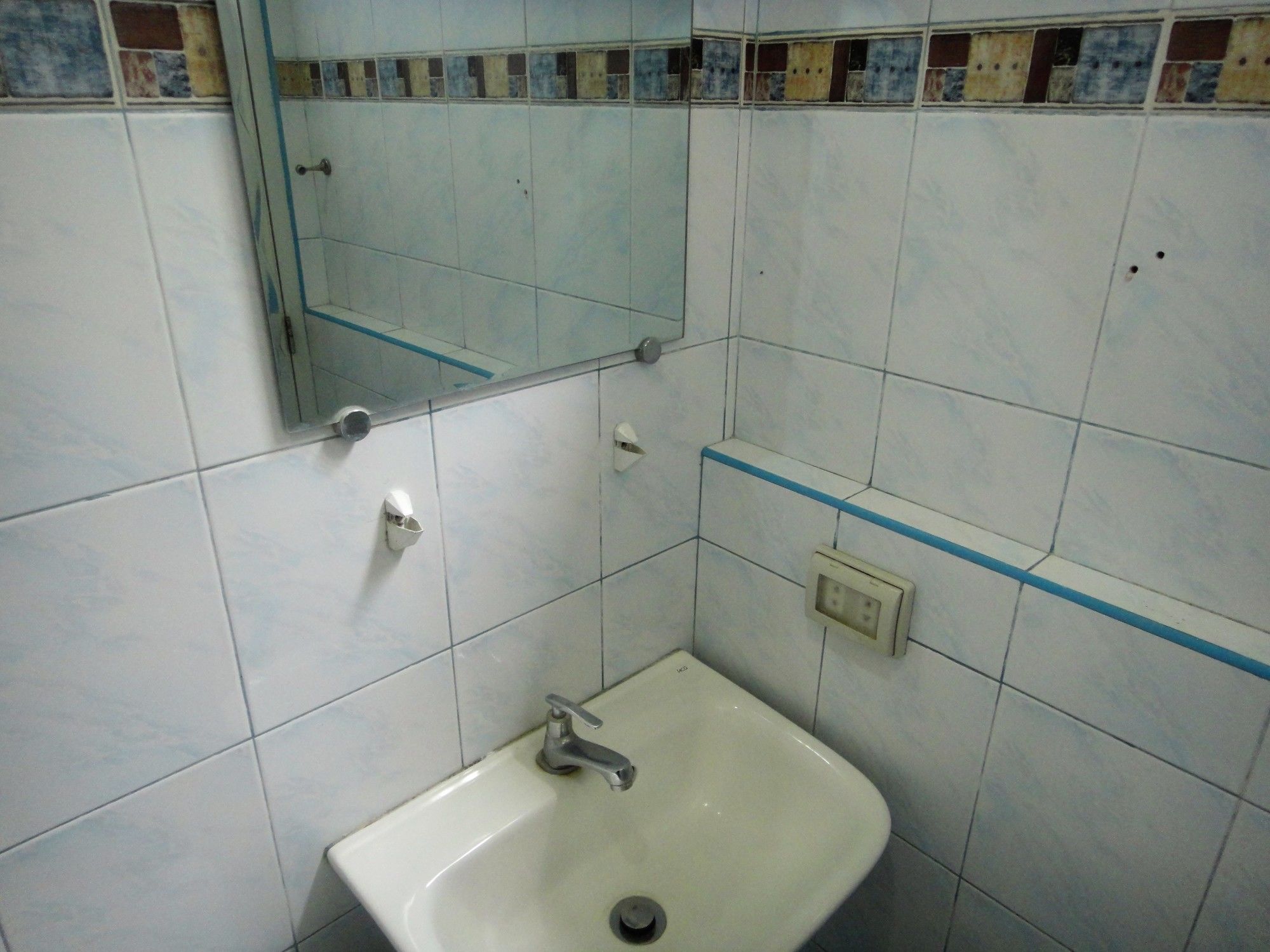 Фото Royal Crown Inn