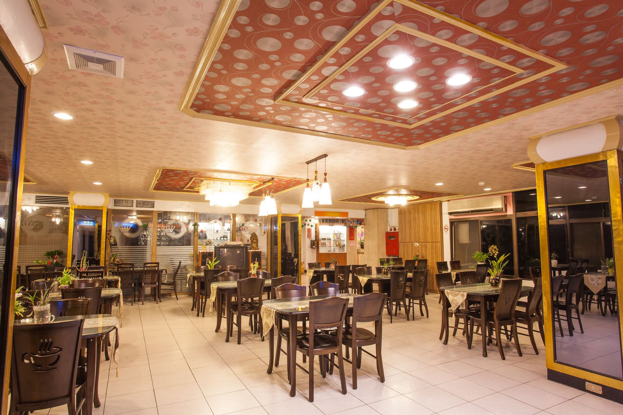 Фото Chiayi Crown Hotel