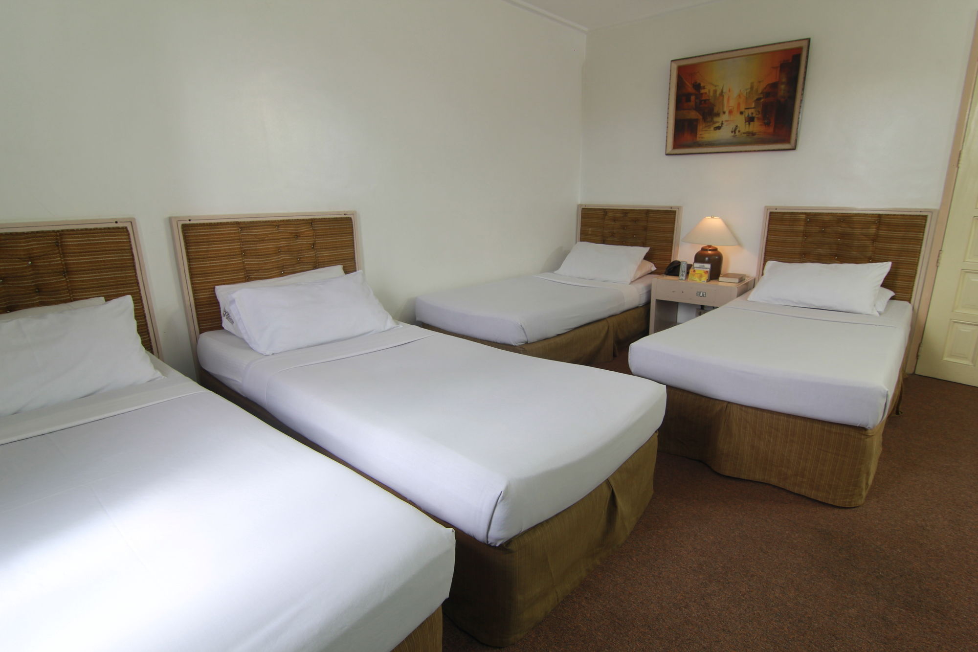 Фото Hotel Supreme