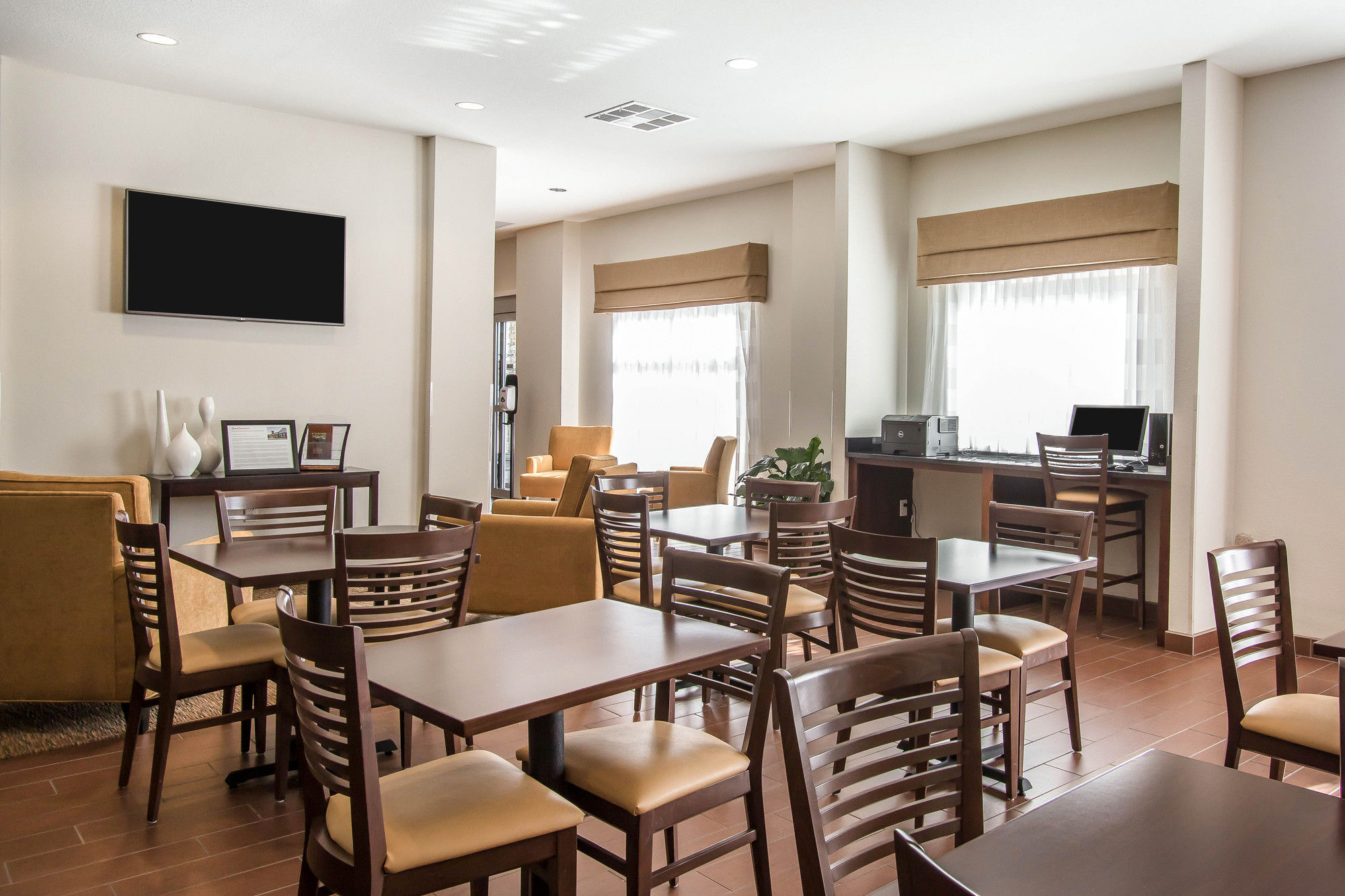 Фото Sleep Inn & Suites