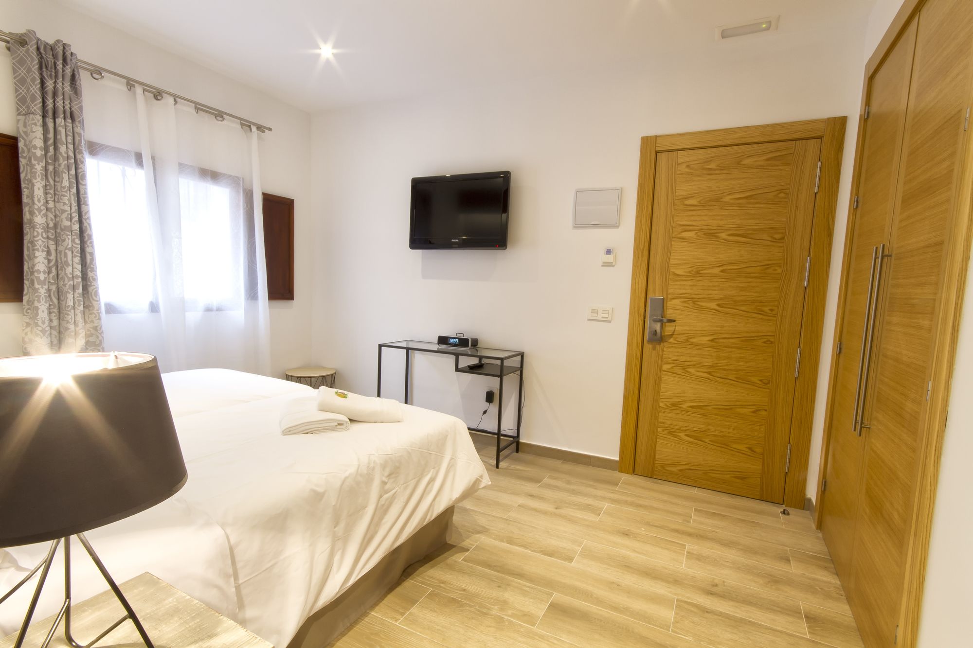 Фото Lucero 12 Marbella Hostal Boutique