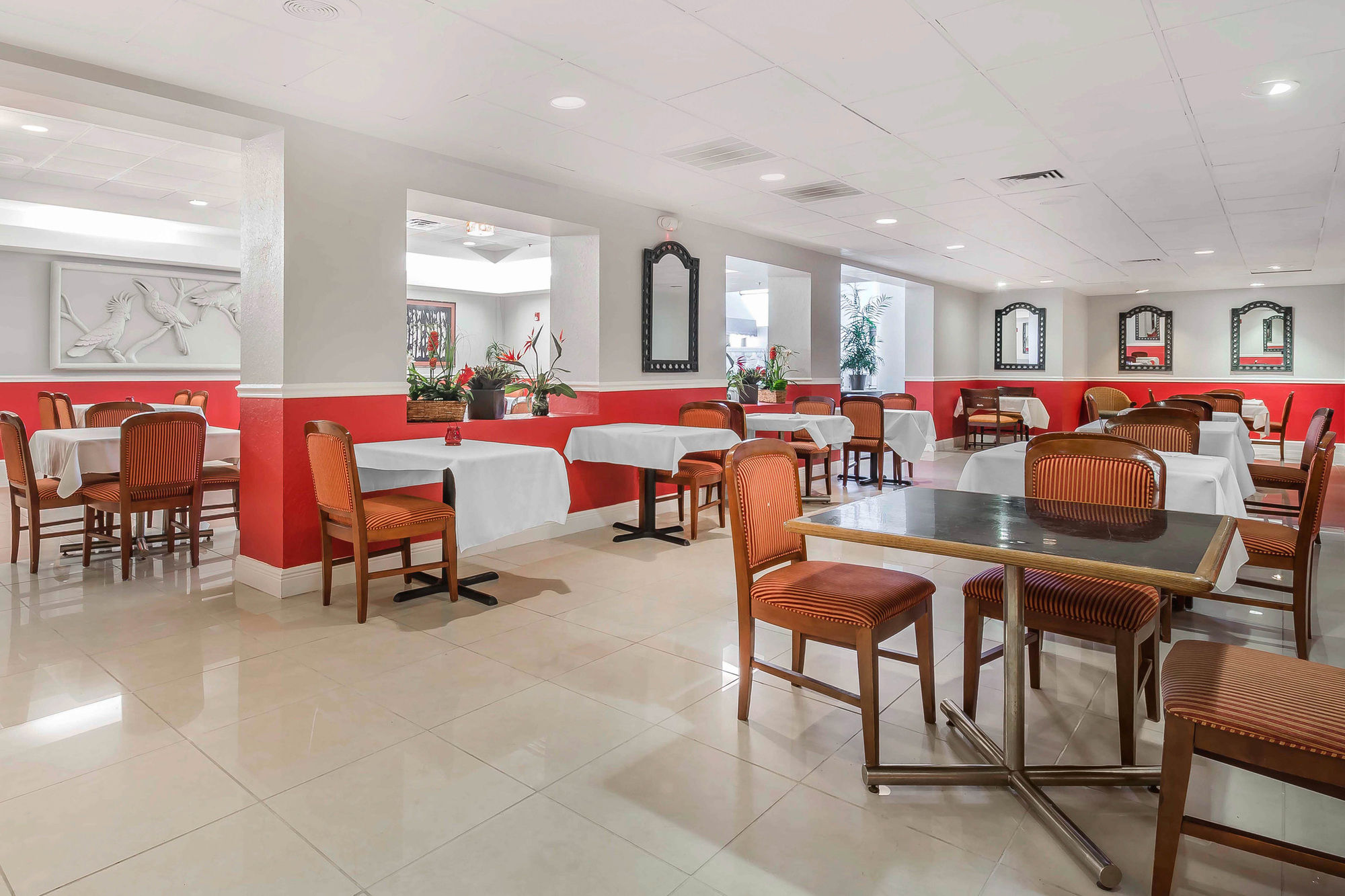 Фото Orlando International Airport Hotel