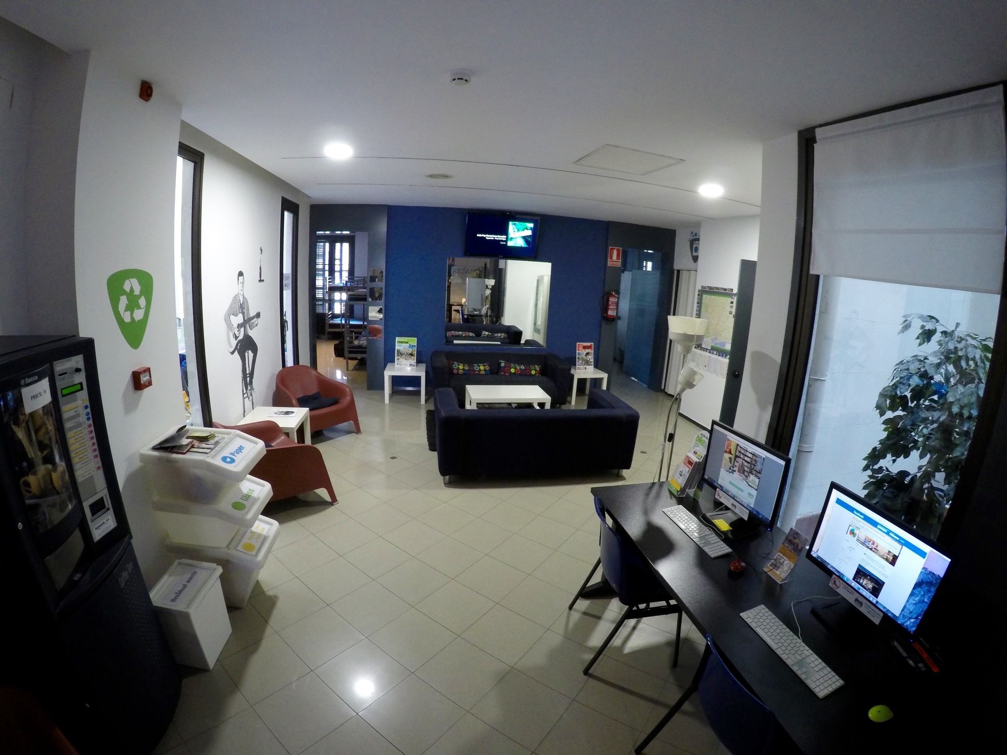 Фото Alternative Creative Youth Hostel Barcelona