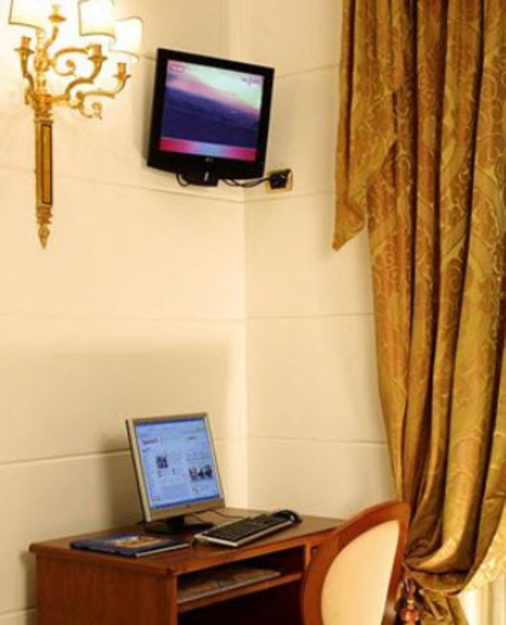 Фото Suite Opera Rooms