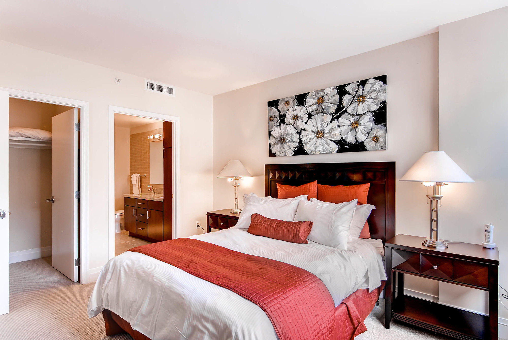 Фото Global Luxury Suites at Foggy Bottom