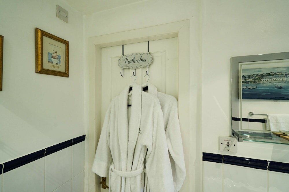 Фото Poppies Hotel