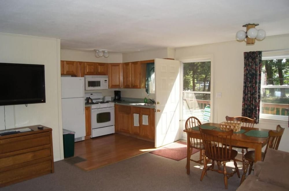 Фото Blue Spruce Motel & Townhouses