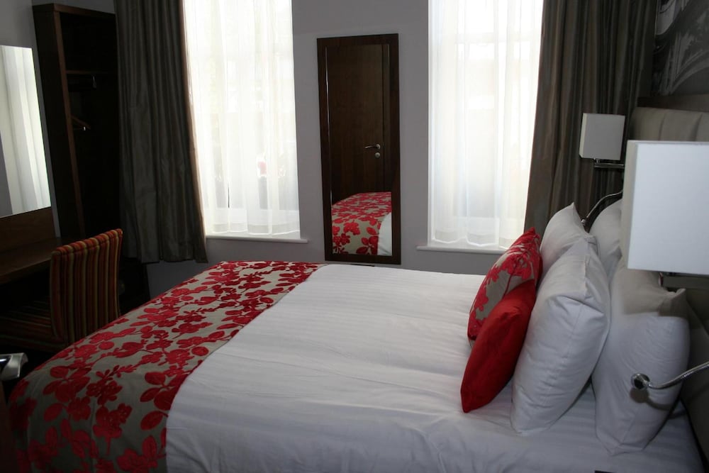 Фото Seraphine Kensington Olympia Hotel