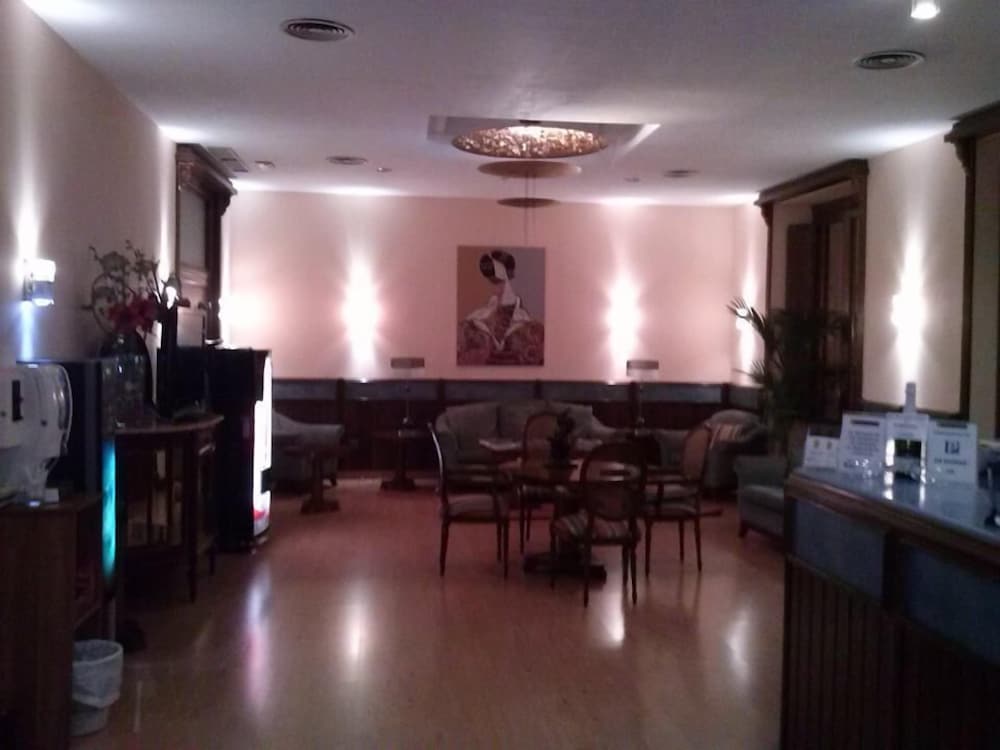 Фото Hostal Cataluña