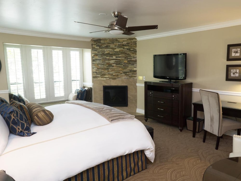 Фото Carriage House Inn