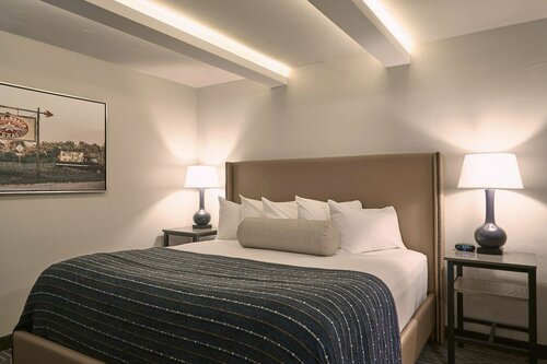 Гостиница Fredericksburg Inn & Suites