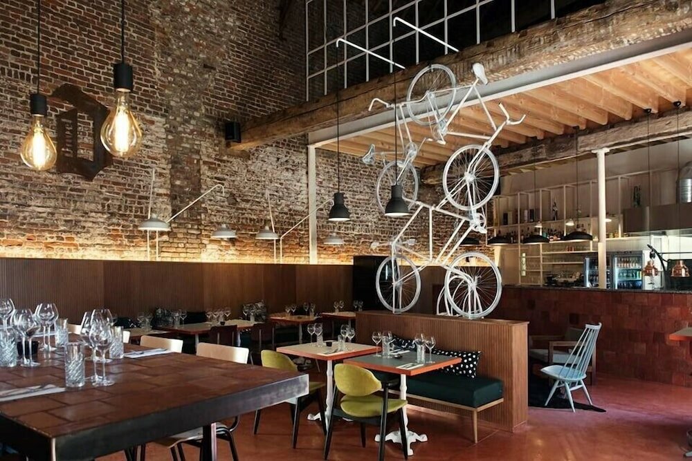 Фото Eburon Hotel - Different Hotels