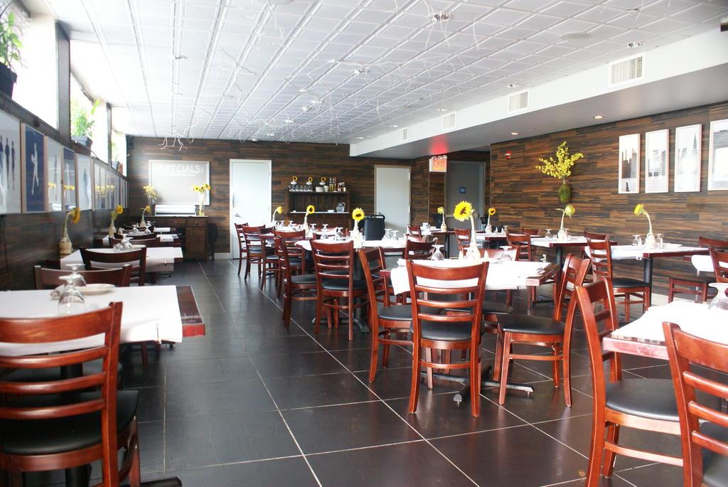 Фото Wyndham Garden Long Island City