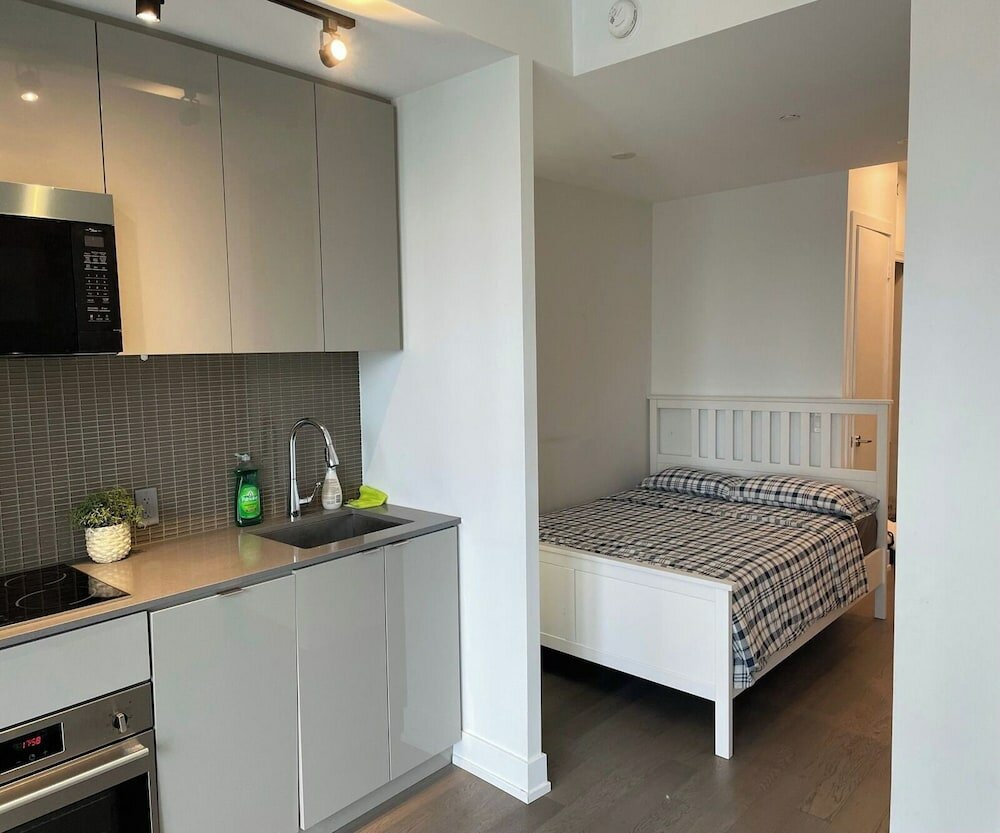 Фото Waterfront Yonge Apartments