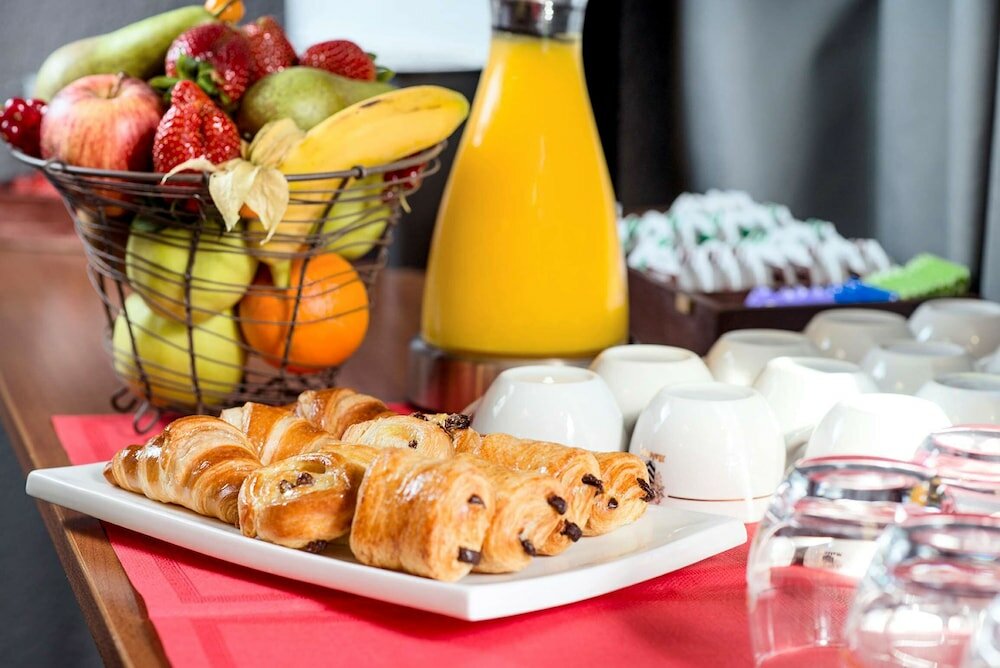 Фото Kyriad Paris Nord Porte de Saint Ouen