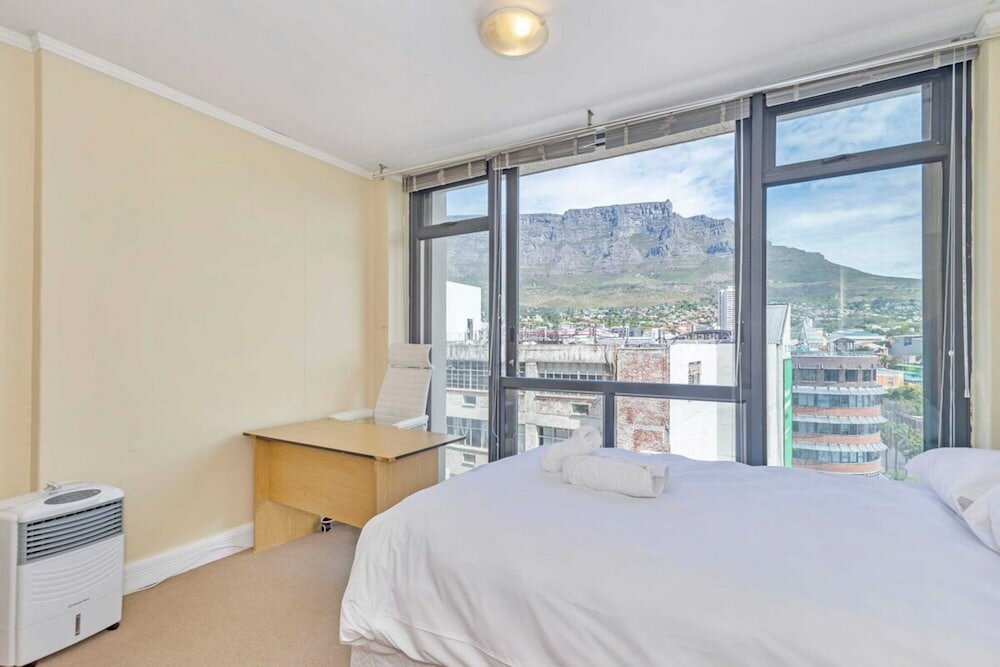 Фото Bright Studio Apartment w Stunning Roof-top Pool