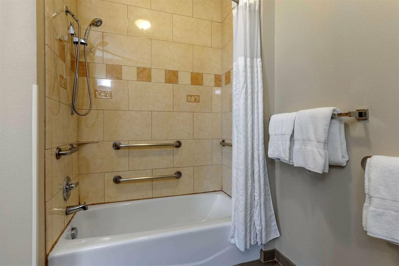 Фото Comfort Suites Plano - Dallas North