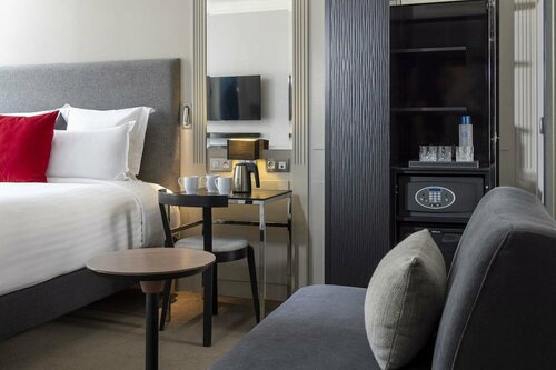 Гостиница Hôtel Les Matins de Paris & SPA в Париже