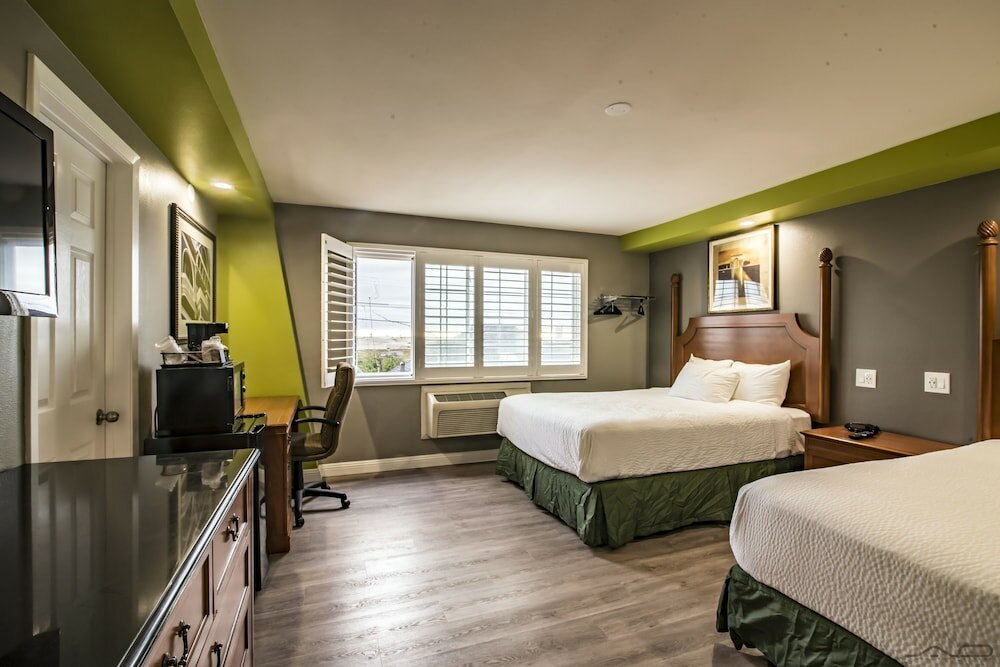 Фото SeaScape Inn - A FairBridge Hotel